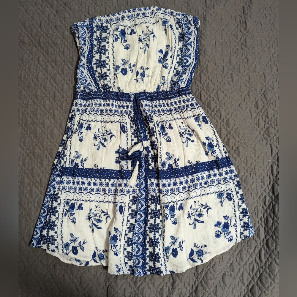 Xhilaration Strapless White and Blue Floral Romper